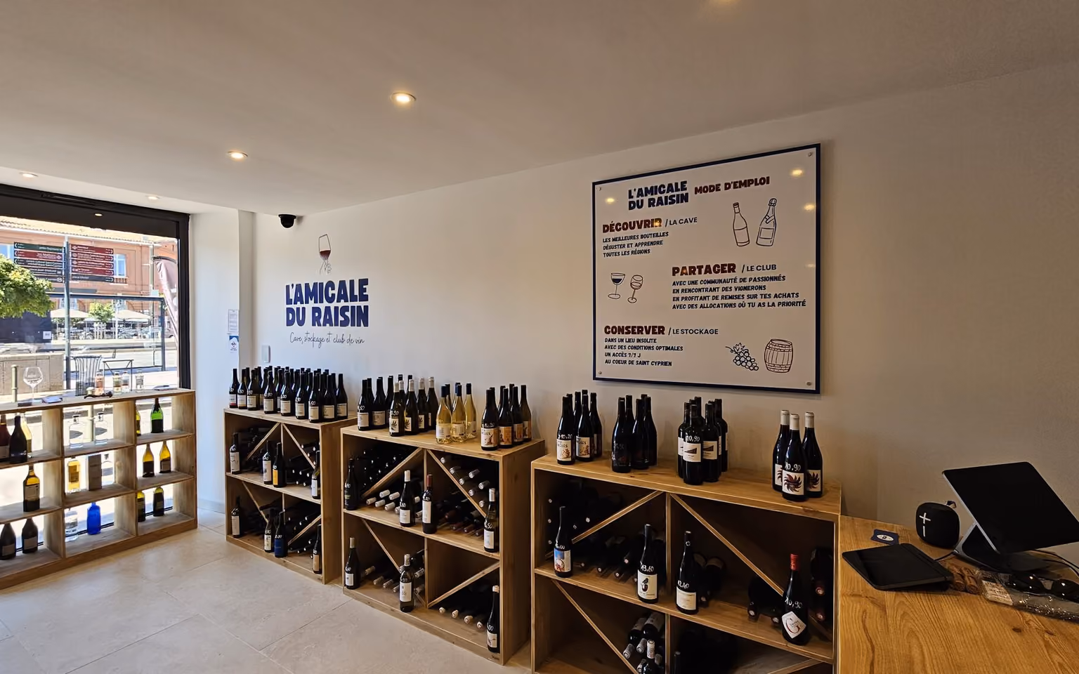 Intérieur de la boutique L'Amicale du Raisin à Saint-Cyprien, Toulouse