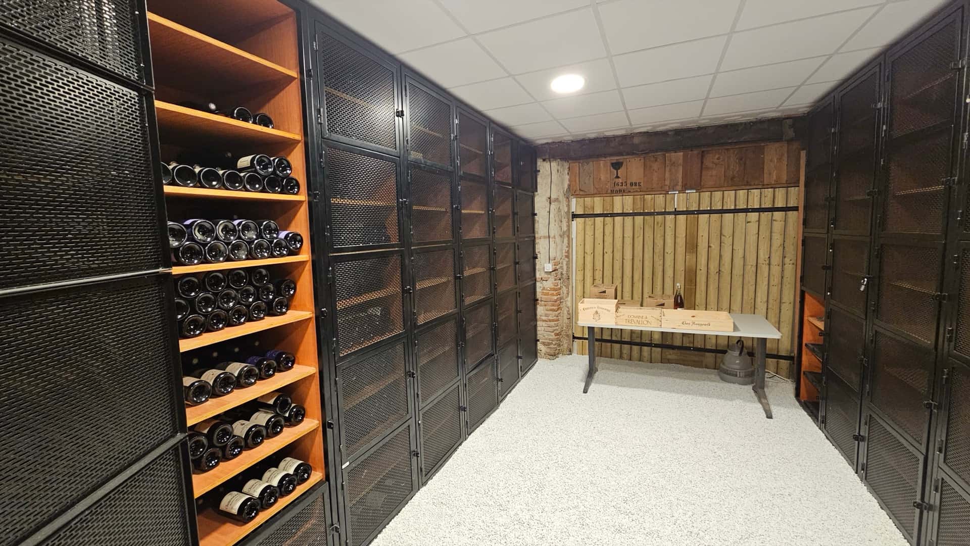 Intérieur de la cave à Toulouse