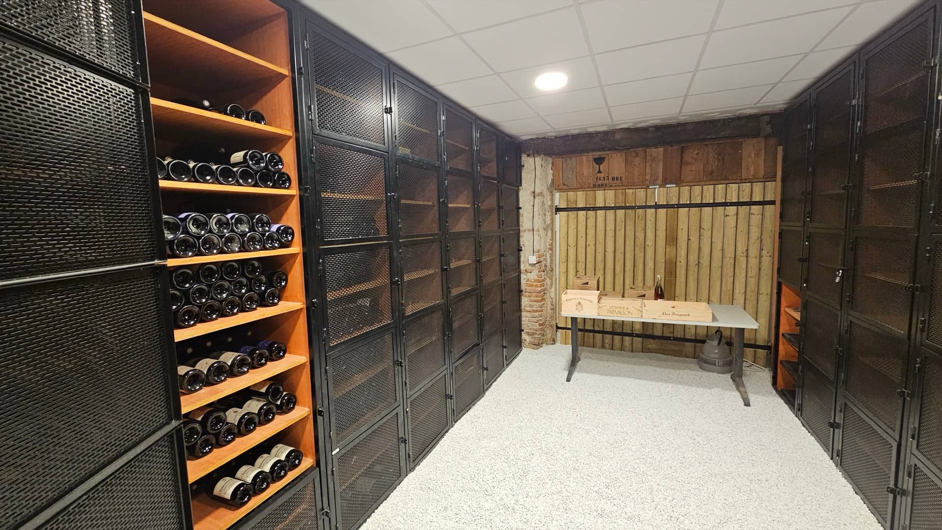 Intérieur de la cave à Toulouse