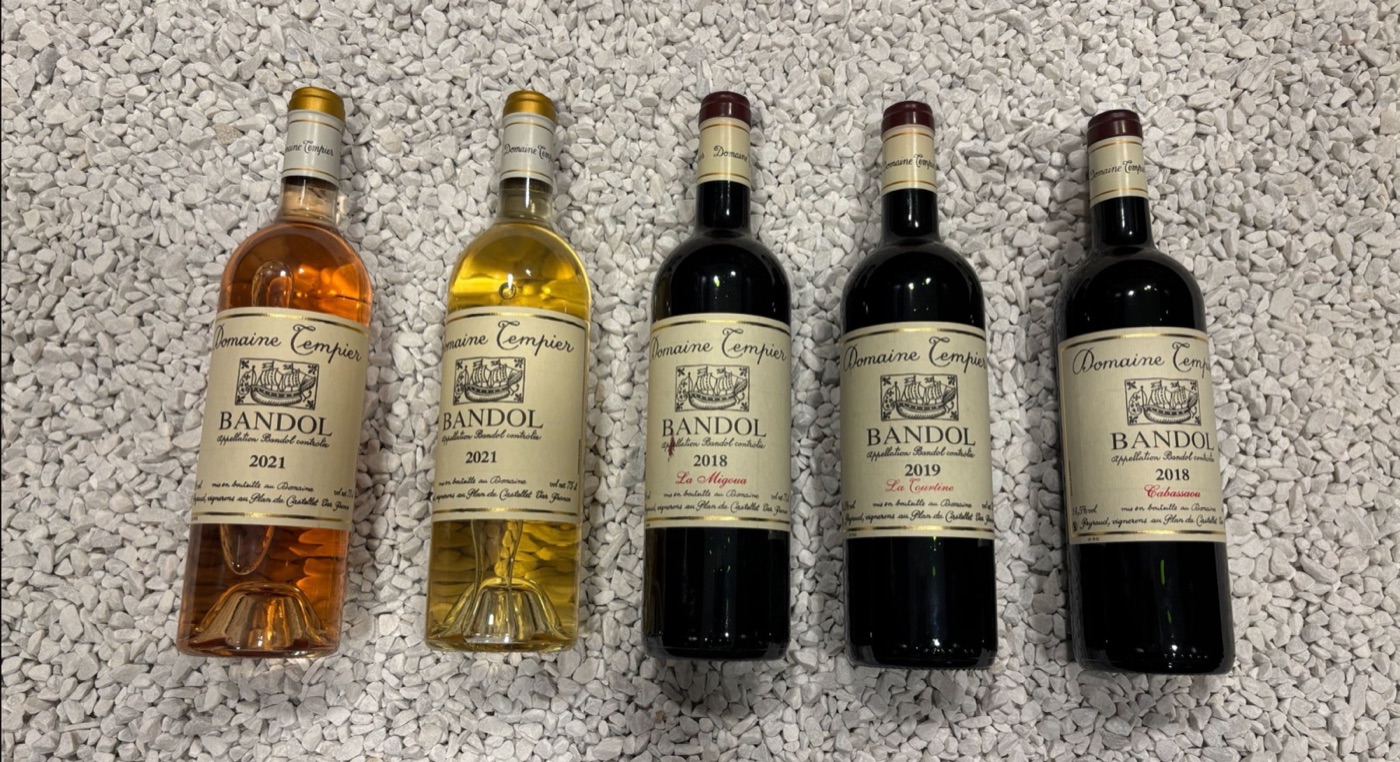 Las cinco cuvées del Domaine Tempier alineadas: rosado, blanco, La Migoua, La Tourtine y Cabassou