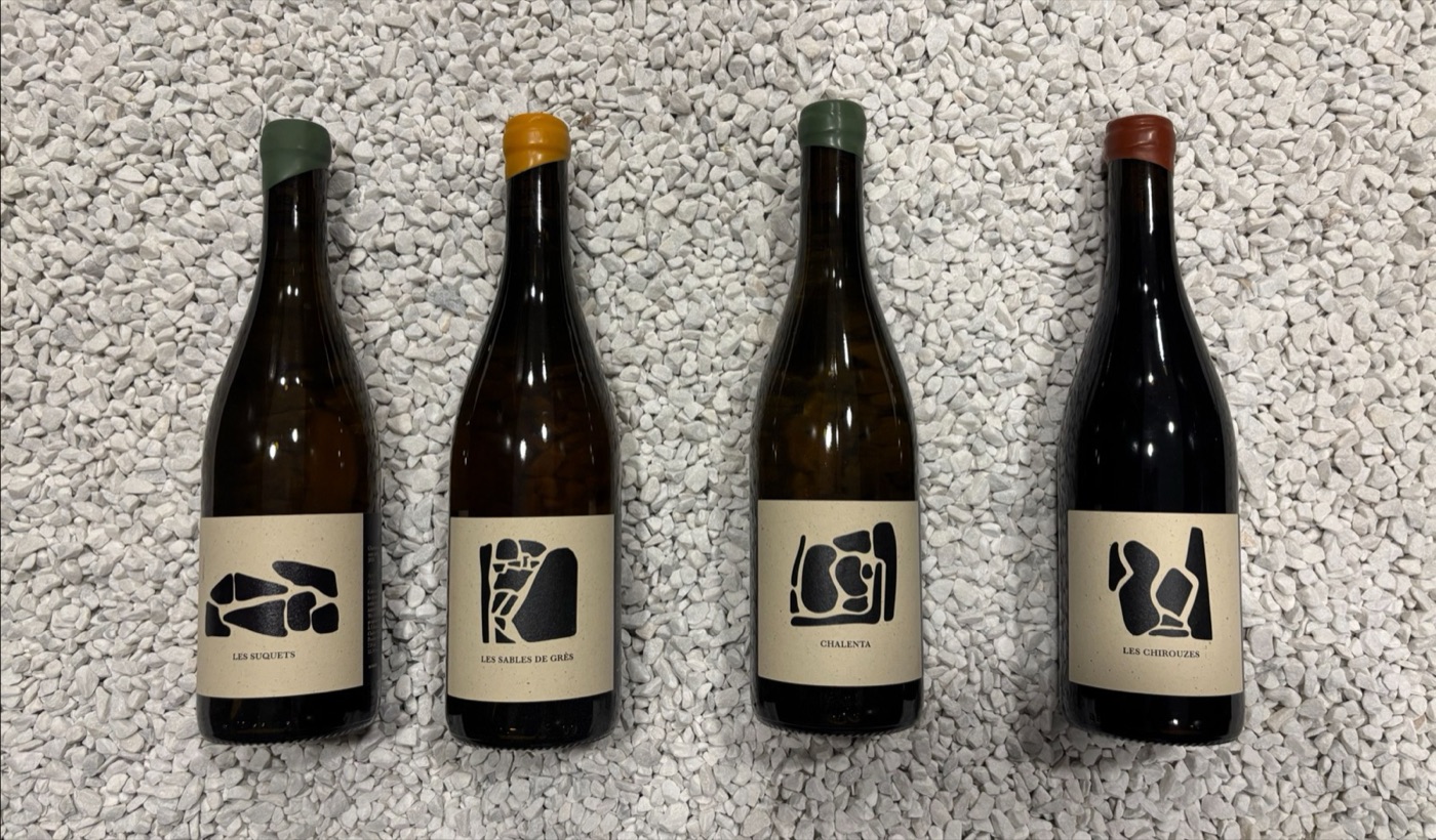 Las cuatro cuvées de Les Terres Bariolées con sus lacres de colores: Les Suquets, Les Sables de Grès, Chalenta y Les Chirouzes